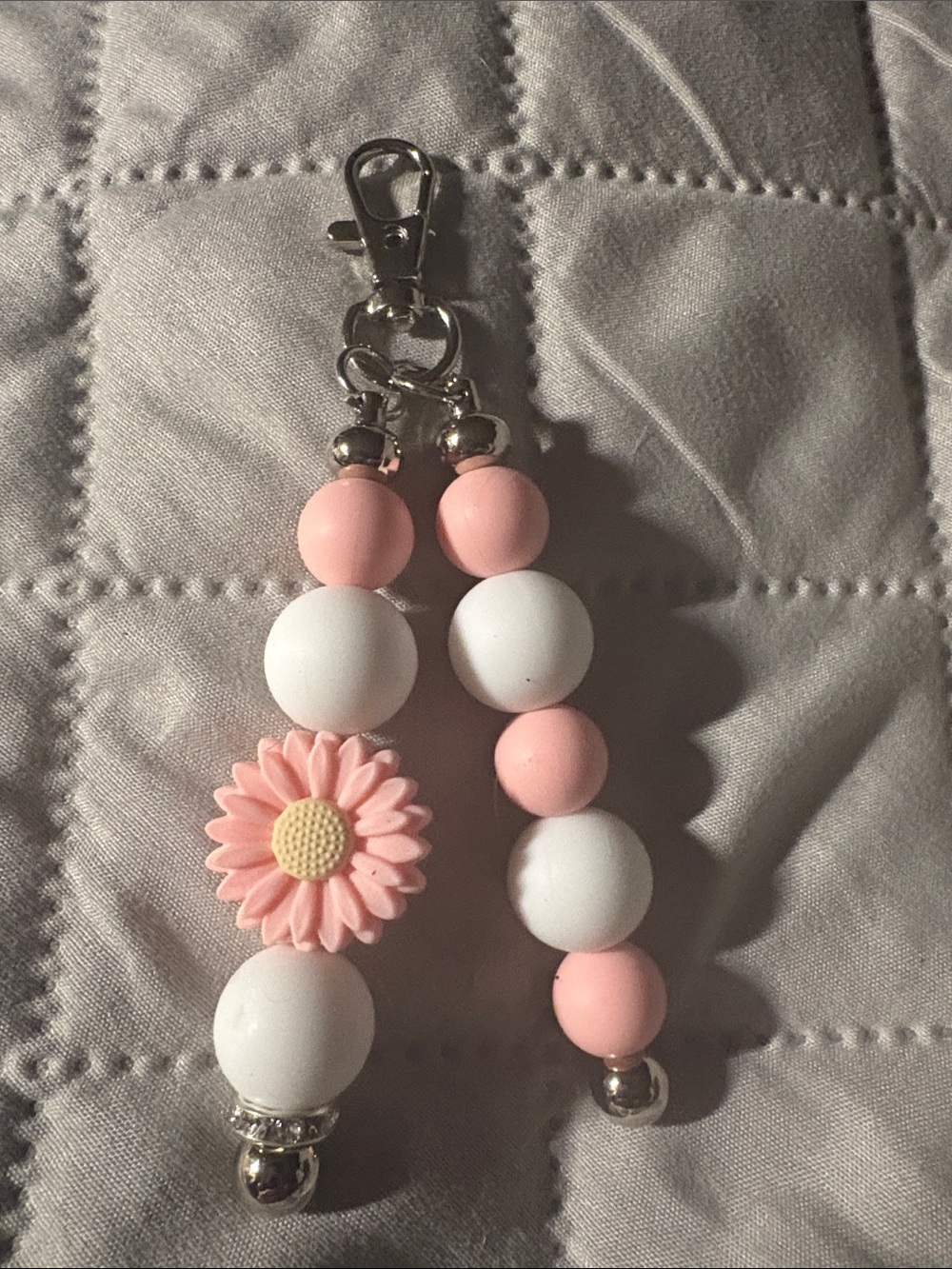 Pink & White Daisy Bead Keychain Charm - Accessories